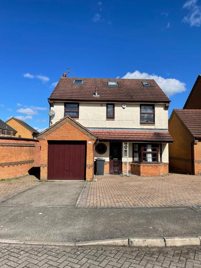 Large, Quiet, Sleeps 16, 4 Bathrooms, Parking, Leicester Kültér fotó