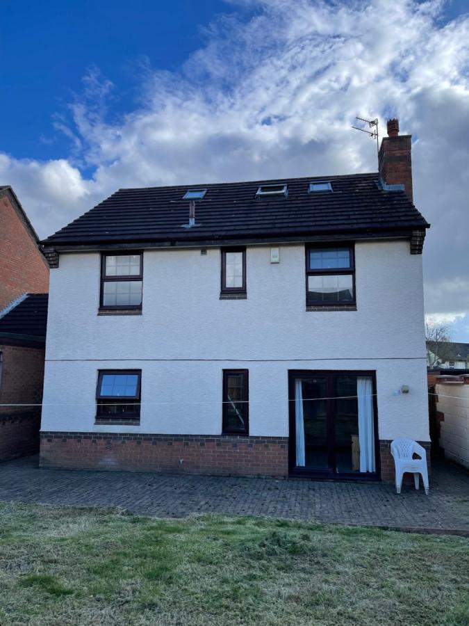 Large, Quiet, Sleeps 16, 4 Bathrooms, Parking, Leicester Kültér fotó