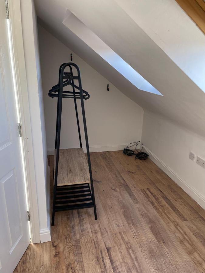 Large, Quiet, Sleeps 16, 4 Bathrooms, Parking, Leicester Kültér fotó