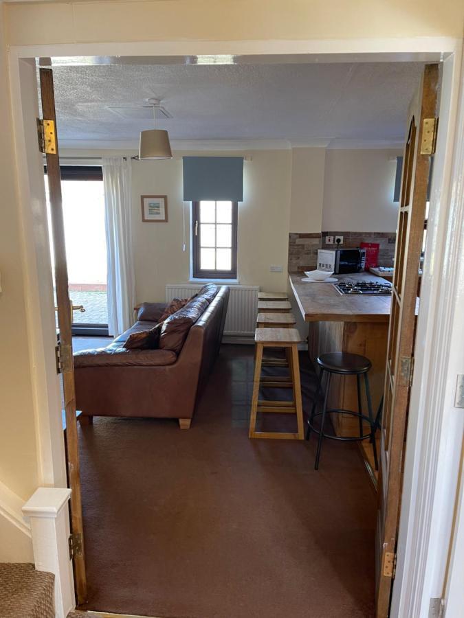 Large, Quiet, Sleeps 16, 4 Bathrooms, Parking, Leicester Kültér fotó