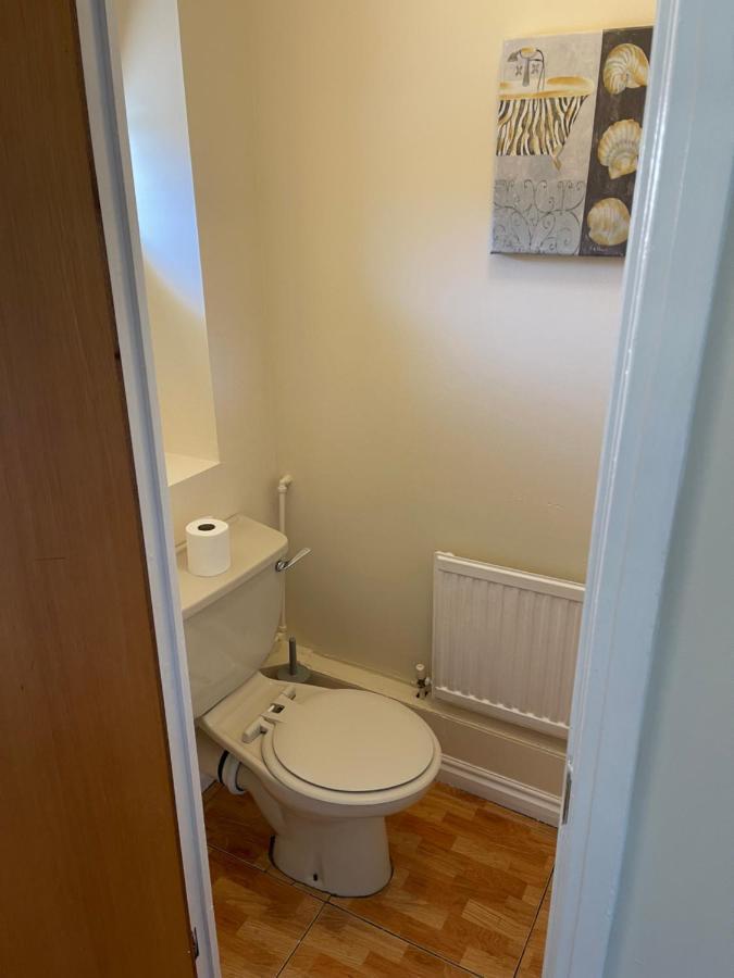 Large, Quiet, Sleeps 16, 4 Bathrooms, Parking, Leicester Kültér fotó