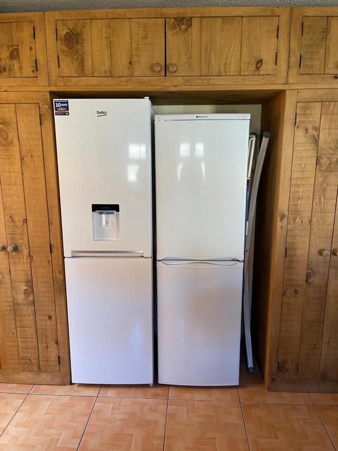 Large, Quiet, Sleeps 16, 4 Bathrooms, Parking, Leicester Kültér fotó