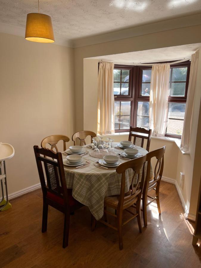 Large, Quiet, Sleeps 16, 4 Bathrooms, Parking, Leicester Kültér fotó