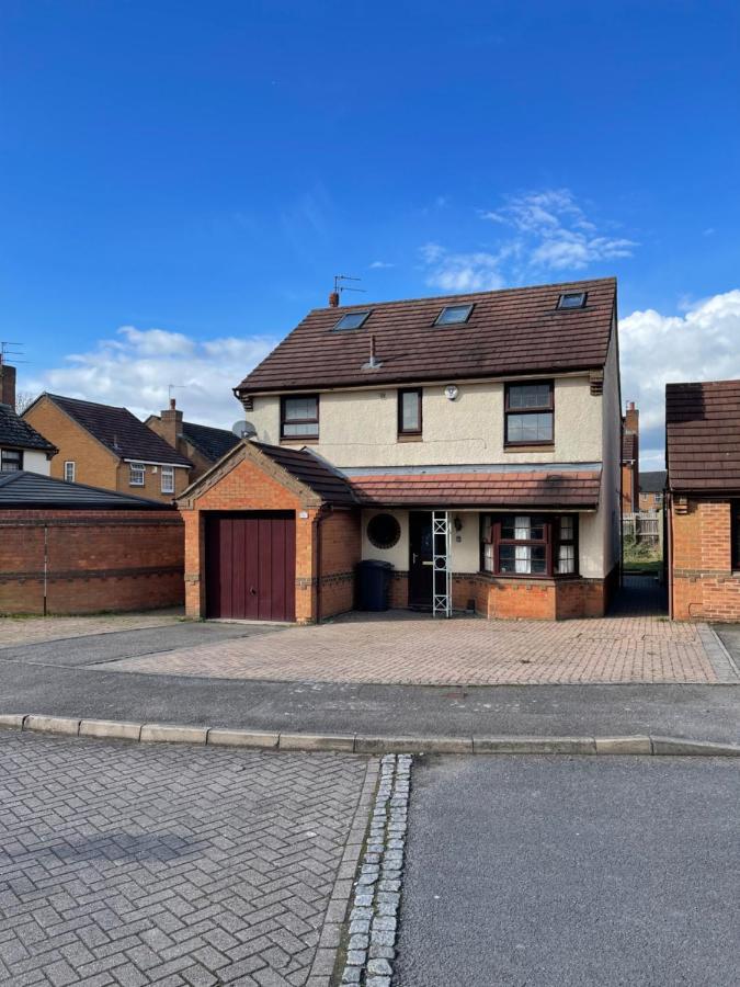 Large, Quiet, Sleeps 16, 4 Bathrooms, Parking, Leicester Kültér fotó