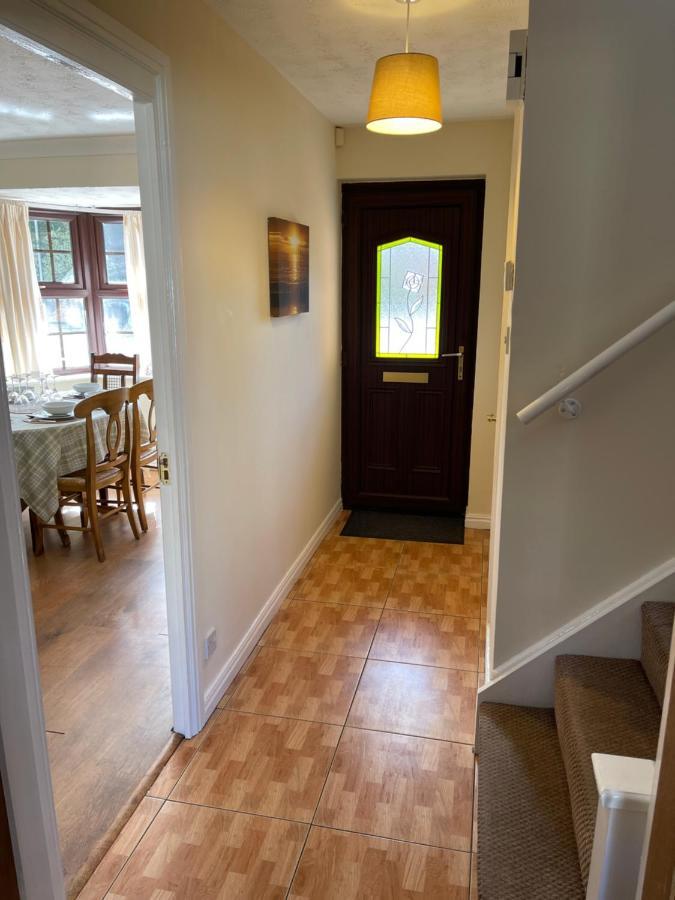 Large, Quiet, Sleeps 16, 4 Bathrooms, Parking, Leicester Kültér fotó