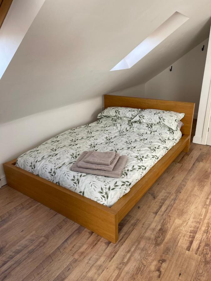 Large, Quiet, Sleeps 16, 4 Bathrooms, Parking, Leicester Kültér fotó