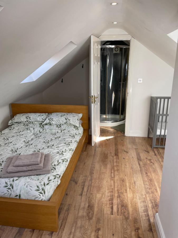 Large, Quiet, Sleeps 16, 4 Bathrooms, Parking, Leicester Kültér fotó